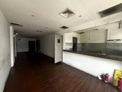 East Village (D16), Retail #579084021